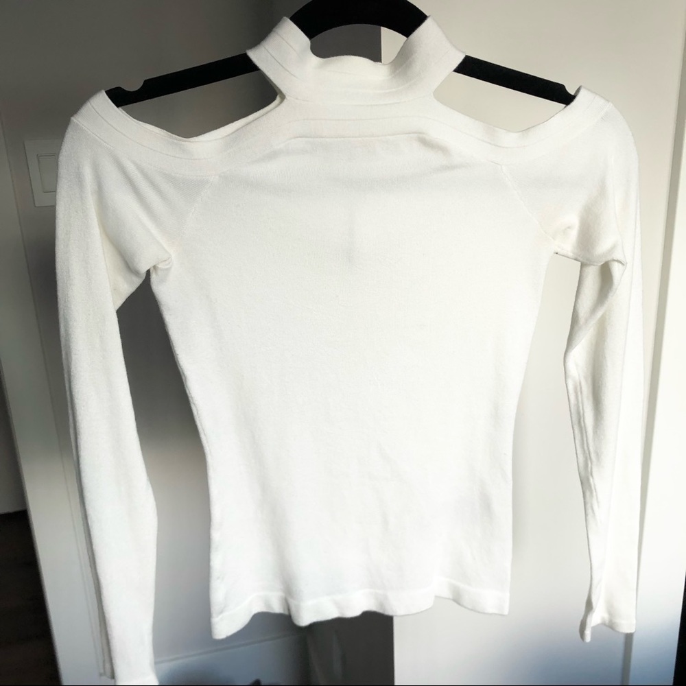 MARCIANO Cold Shoulder Top